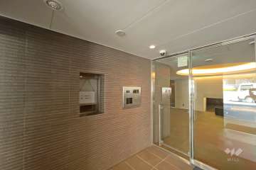 エントランスはオートロック付きです。