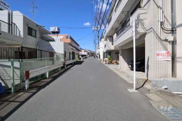 敷地北側の前面道路