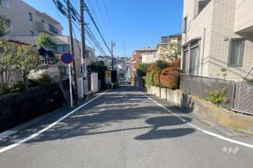 敷地北西側の前面道路