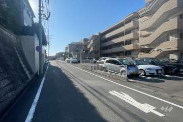 敷地北東側の前面道路