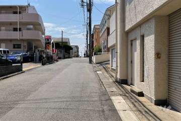 敷地の北東側道路（北西側から）