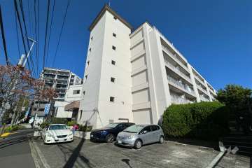 ウィンザーハイム鷺沼の外観（南東側から）