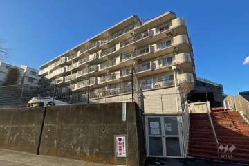 宮前平向ヶ丘スカイマンションの外観（南東側から）