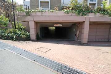 駐車場の出入り口