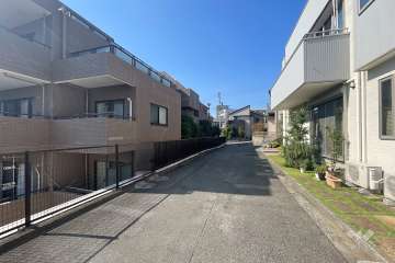 敷地北側の前面道路　