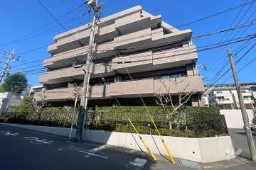 東急ドエルアルス鷺沼壱番館の外観（南東側から）　