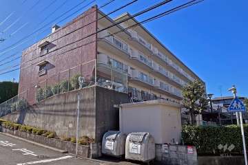 メゾン宮前平の外観(北東側から）