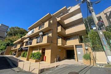 ライオンズマンション宮崎台第１１の外観（南東側から）