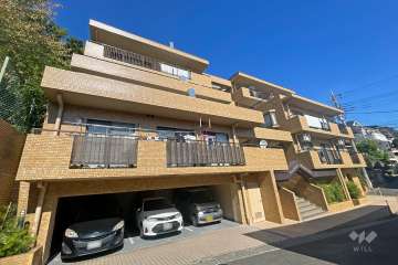 ライオンズマンション宮崎台第１１の外観（南西側から）