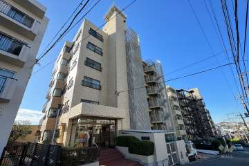 ニューウェルテラス宮前平Ｃ棟の外観（北東側から）.