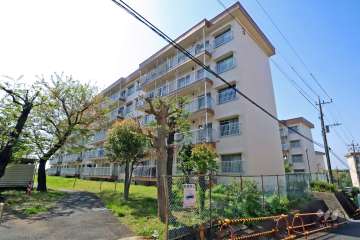 白幡台住宅３号棟の外観(南東側から)