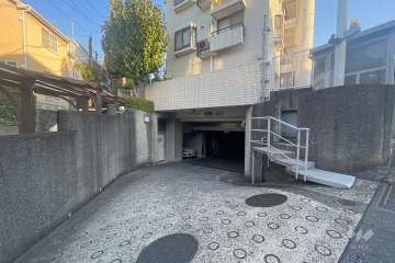 駐車場の出入り口