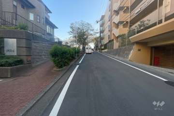 敷地西側の前面道路　