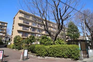 宮前平アベリア4号棟の外観(南西側から)