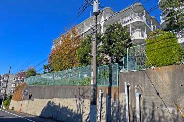 イトーピア宮前平マンションの外観（南東側から）