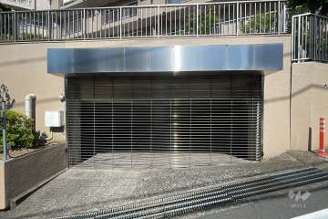 駐車場の出入り口（リングシャッター付き）