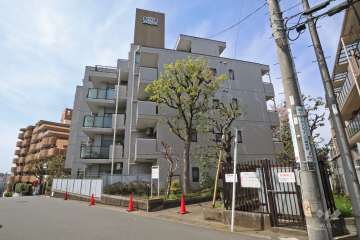 ライオンズヒルズ梶ヶ谷東の外観（北東側から）