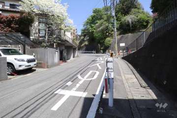 敷地西側の前面道路　