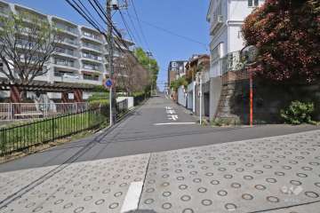 敷地前面北東側道路(南東側から)