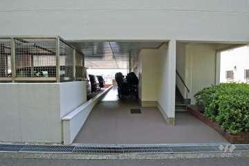 屋内に設けられた駐輪場