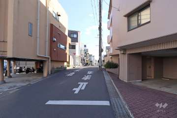 敷地北東側の前面道路