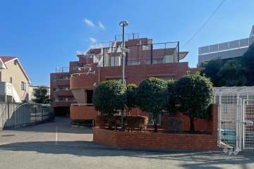 ニューファミール宮前平の外観（北西側から）