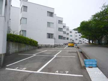 敷地内平面駐車場