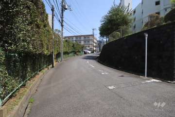 敷地北側の前面道路　