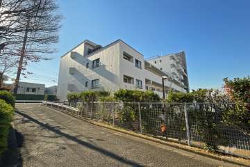 コスモ宮前平の外観（北東側から）