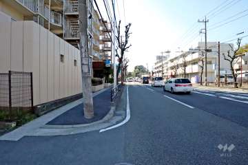 敷地北側の前面道路