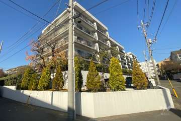 秀和宮崎台レジデンスの外観（南東側から）