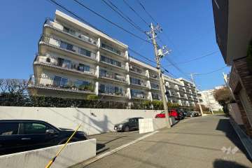 秀和宮崎台レジデンスの外観（南東側から）