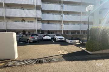 駐車場の出入り口・敷地内駐車場（屋外平面式）