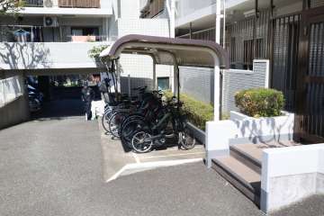 駐輪場（屋根あり）
