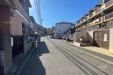 敷地南東側の前面道路