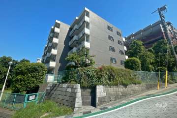 ウィンザーハイム宮前平第2の外観（南側から）