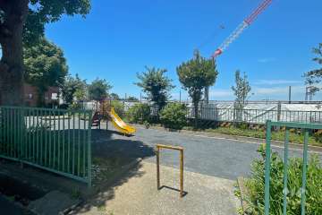 敷地の北東側には『小台北公園』があります。