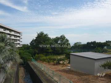 西側は畑で抜けています