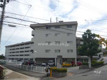 夙川台サンハイツＤ棟の外観（北東から）