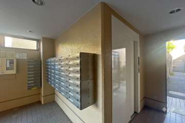 エレベーターと共用ポスト