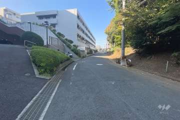 敷地北東側の前面道路