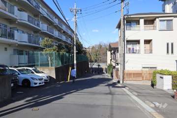敷地西側の前面道路　