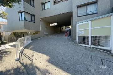 駐車場の出入り口