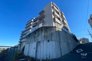 ライオンズマンション鷺沼の外観（南西側から）