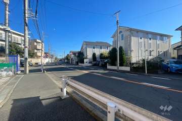 敷地東側の前面道路