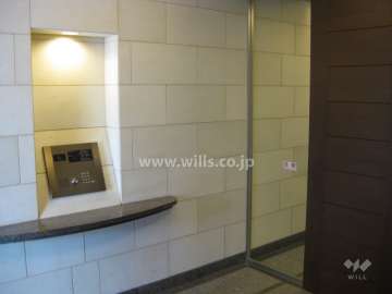 エントランスはオートロック付きです。