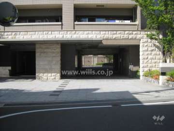 駐車場入り口（リングシャッター付き）