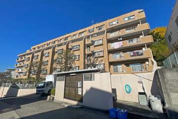 ライオンズマンション宮崎台第８の外観（南東側から）