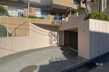 駐車場の出入り口（リングシャッター付き）