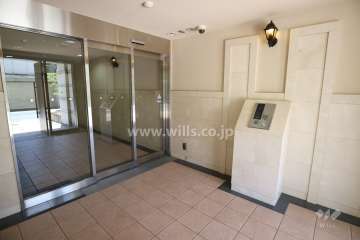 エントランスはオートロック付きです。